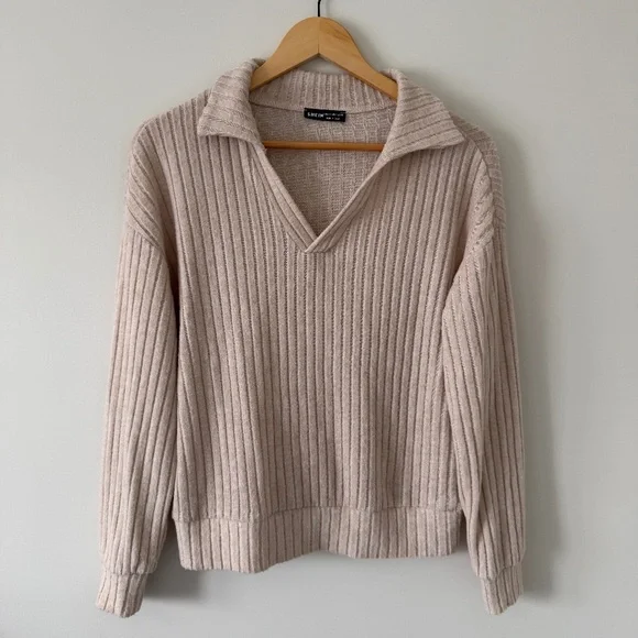 Cream Ribbed Collared V-Neck Sweater (size large) - Picture 5 of 6